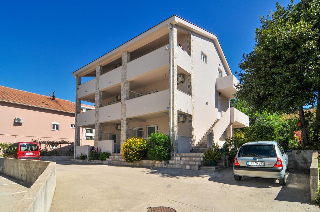 Apartments Samardzic Тиват Екстер'єр фото