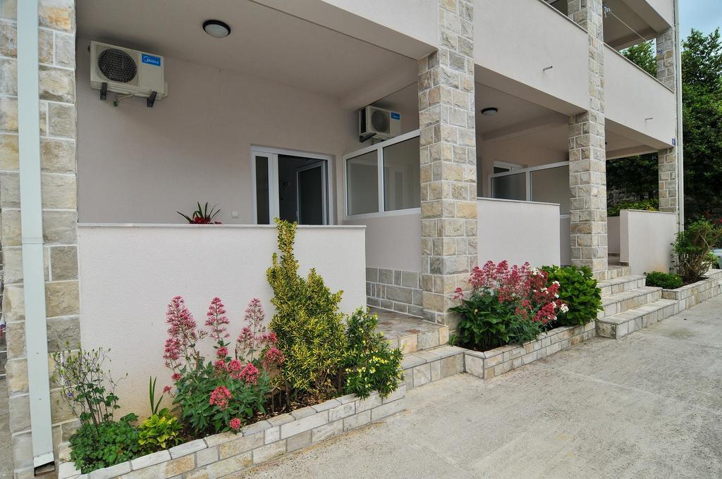 Apartments Samardzic Тиват Екстер'єр фото